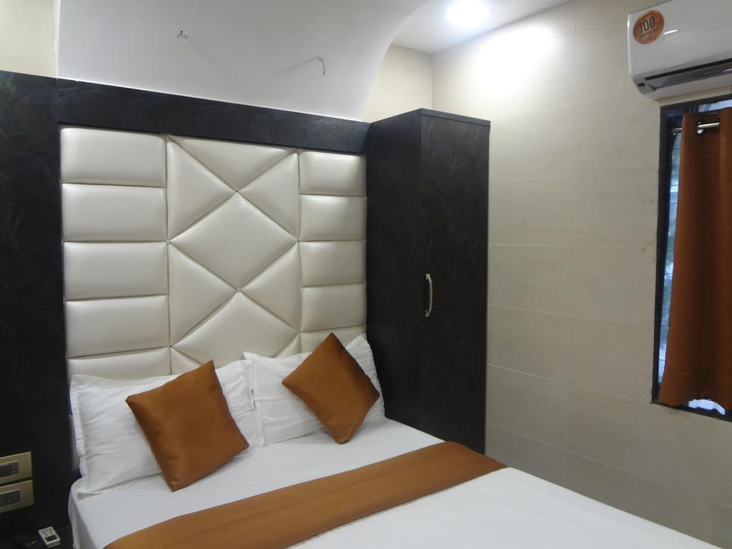 Hotel Karishma Мумбай Екстериор снимка