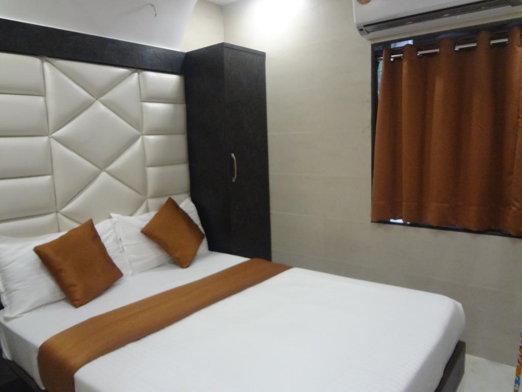Hotel Karishma Мумбай Екстериор снимка