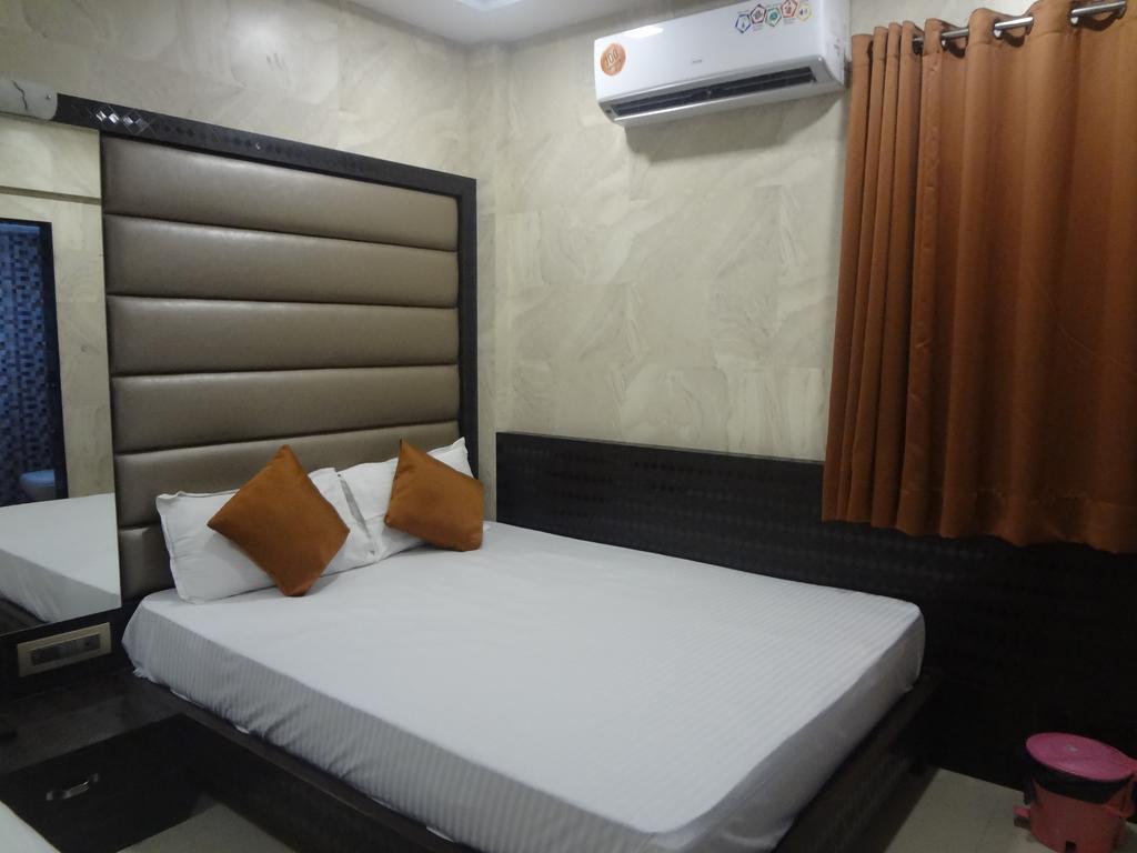 Hotel Karishma Мумбай Екстериор снимка