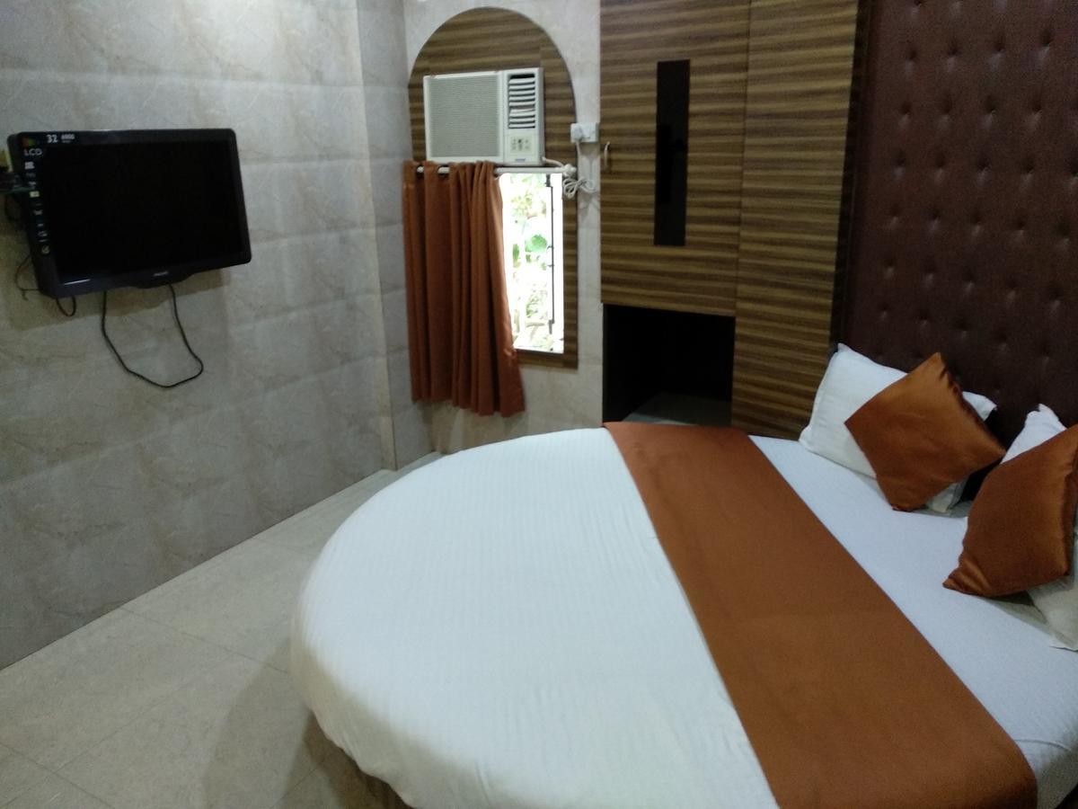 Hotel Karishma Мумбай Екстериор снимка