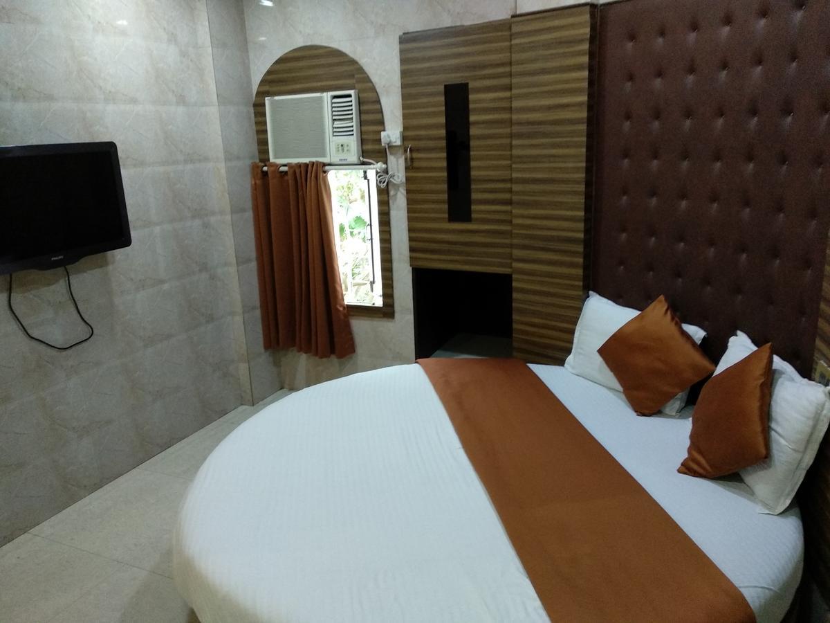 Hotel Karishma Мумбай Екстериор снимка