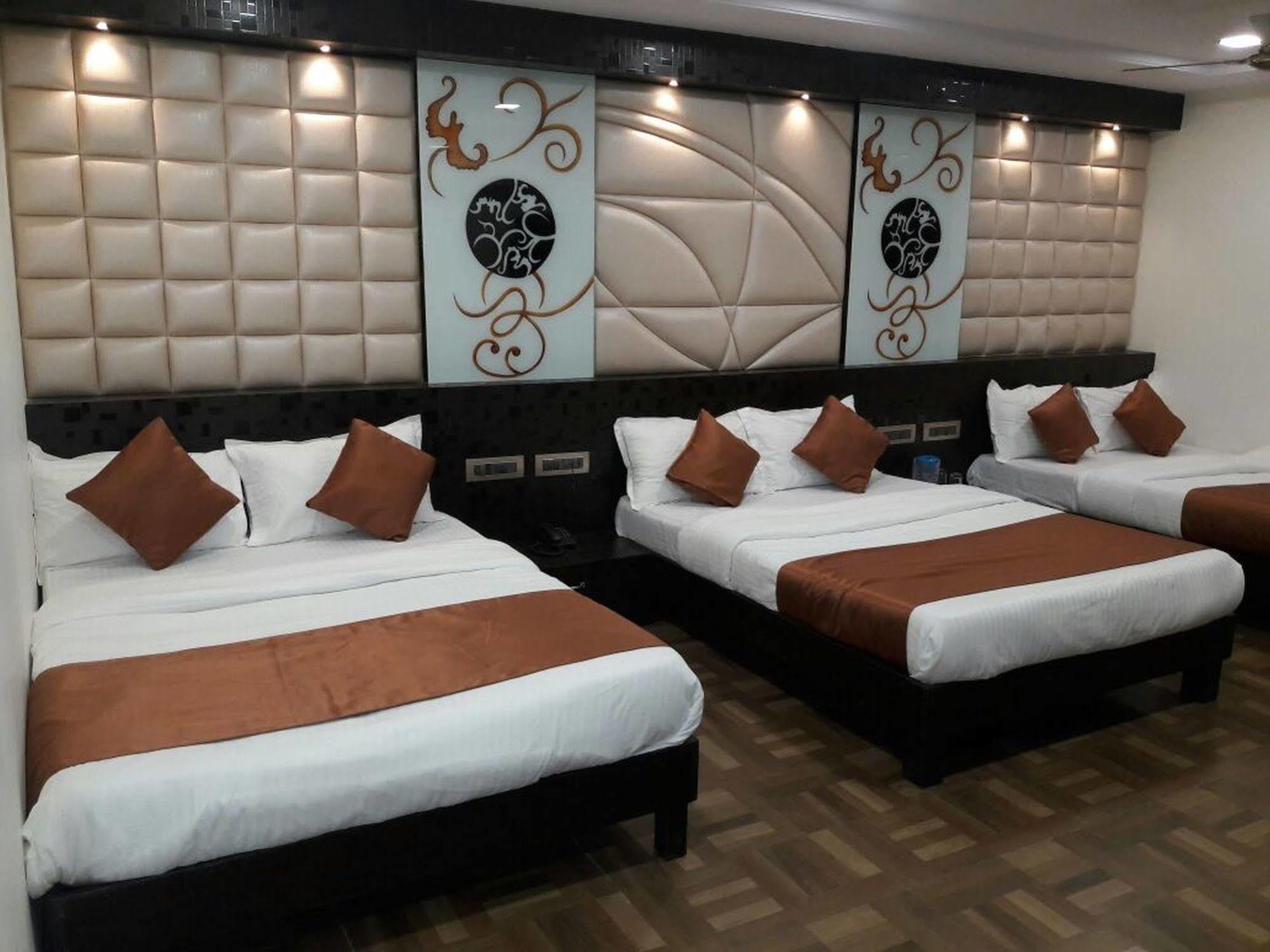 Hotel Karishma Мумбай Екстериор снимка