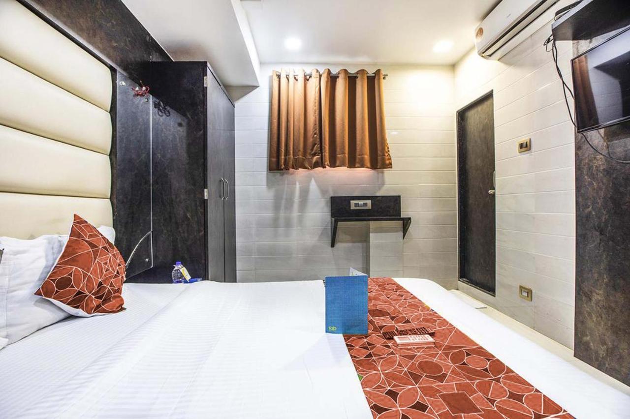 Hotel Karishma Мумбай Екстериор снимка